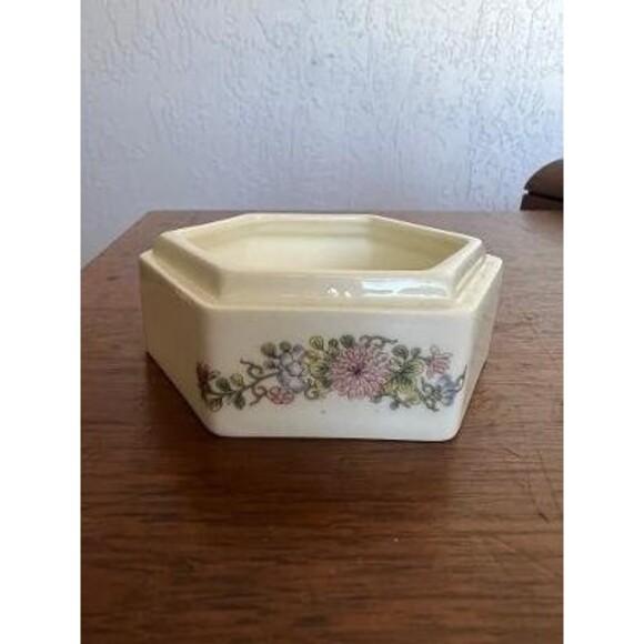 Vintage Wedgwood Bone China Kutani Crane Hexagonal Trinket Box Made in England - Picture 3 of 4